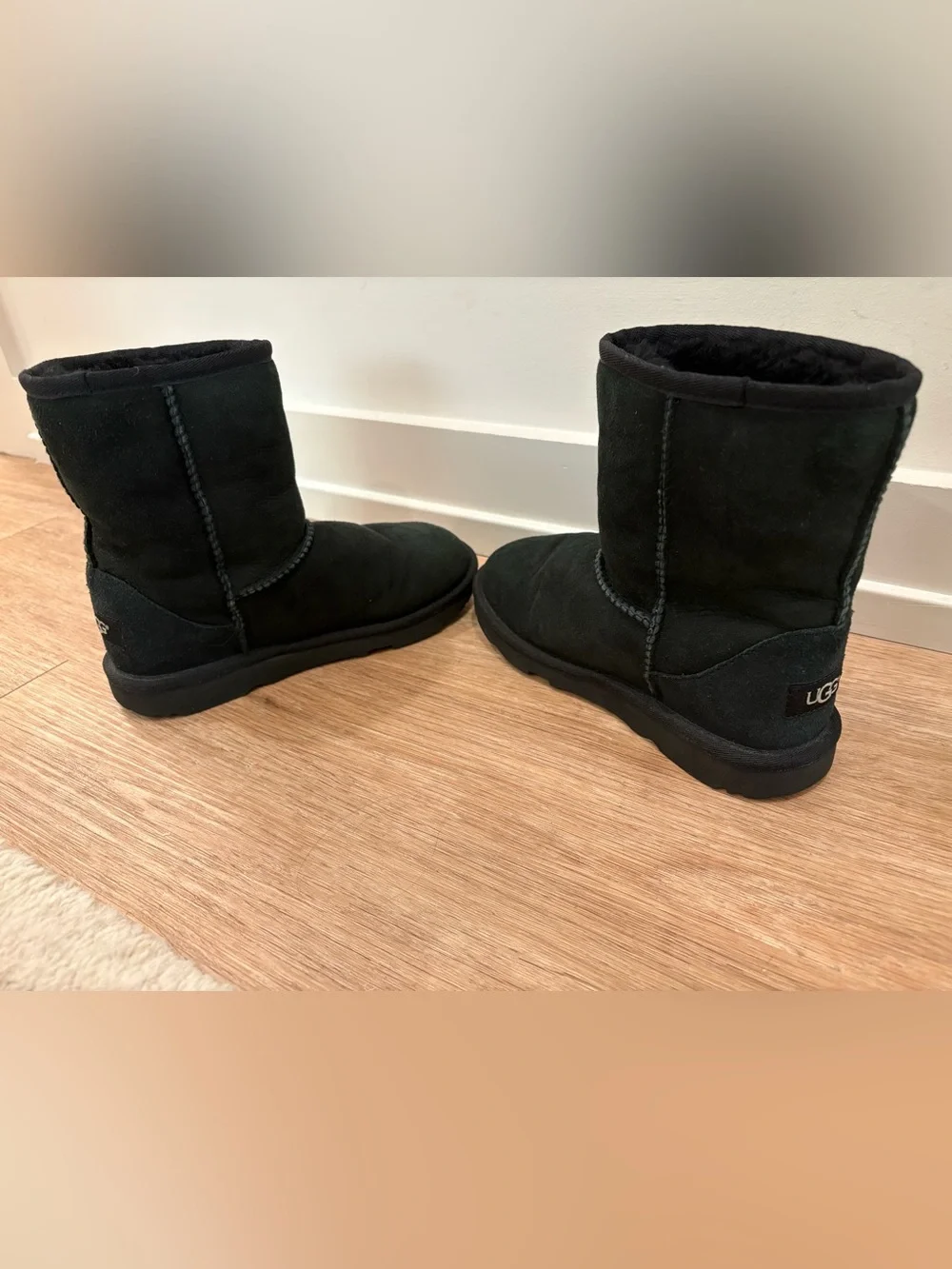 UGG Kids Black Short Suede Boots Cozy Warm Fur Shearling Trendy Fall Little Girl